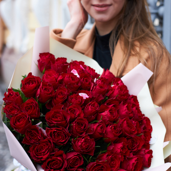 Какие цветы больше всего любит каждая женщина?
