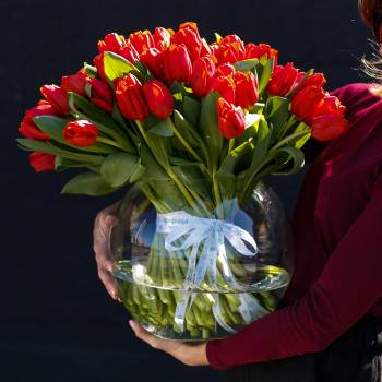 Что сделать, чтобы цветы дольше стояли в вазе?