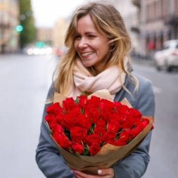 Какие цветы дарят на 14 февраля девушкам и женщинам