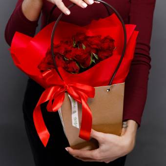Цветочная сумочка с красными розами - S