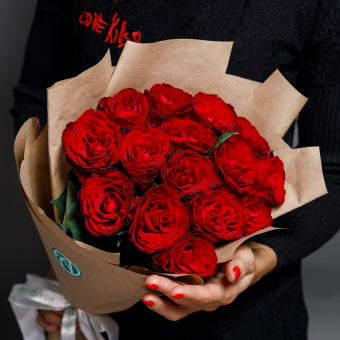 Букет из 15 красных роз 50 см (Кения) в корейской упаковке
