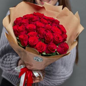 Букет из 25 красных роз Кения (35 см)