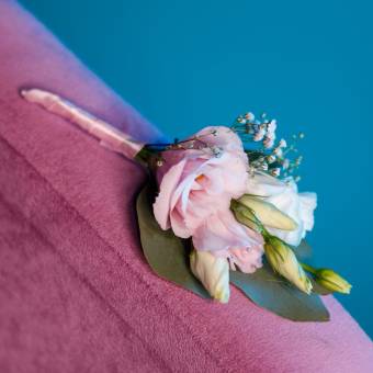 Набор букет невесты из роз, лизиантуса, гипсофилы и бутоньерка