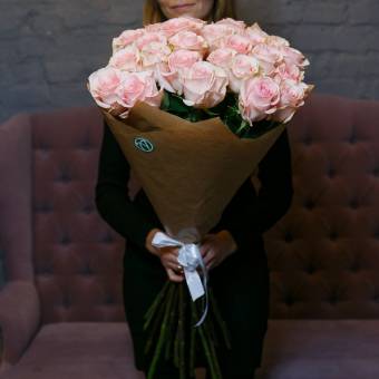 25 розовых эквадорских роз 70 см