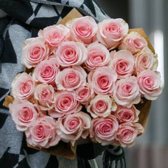 25 розовых эквадорских роз 70 см