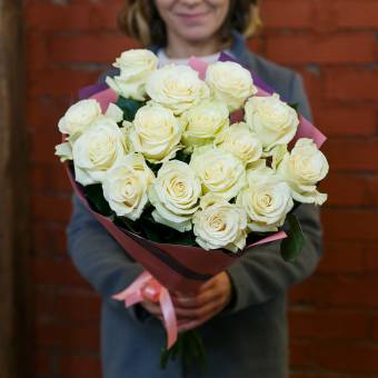 Букет из 15 белых роз 50 см (Эквадор)