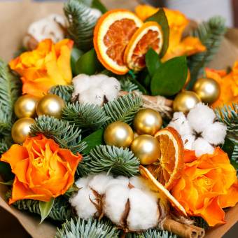 Новогодний букет из 5 оранжевых роз 50 см (Кения)