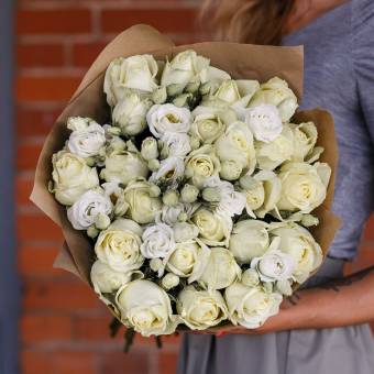 Букет из белых роз и лизиантуса - L