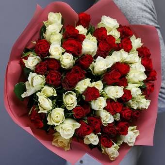Букет из 75 красных и белых роз Кения (35 см)