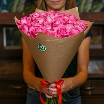 Букет из 25 розовых роз 50 см (Кения)
