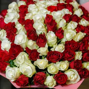 Букет из 101 красной и белой розы Кения (35 см)