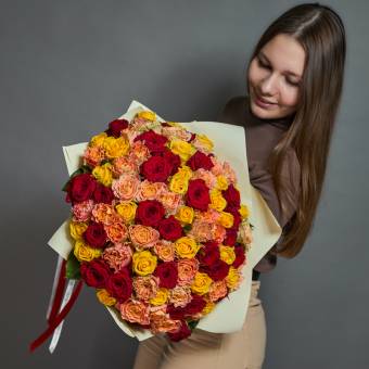 Букет из 101 розы яркий микс 45 см (Россия)