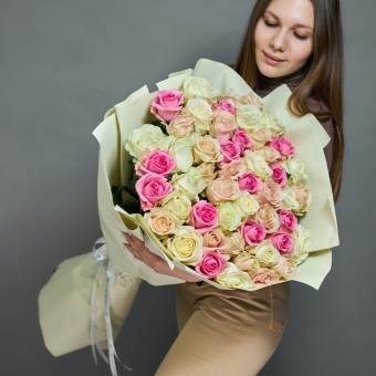 Букет из 51 розы нежный микс 70 см (Россия)