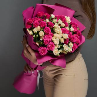 Букет из 15 кустовых роз микс 60 см (Россия)