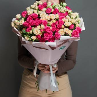 Букет из 25 кустовых роз микс 60 см (Россия)