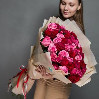 Букет из 51 роза яркий микс 70 см (Россия)