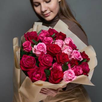 Букет из 25 роз яркий микс 70 см (Россия)