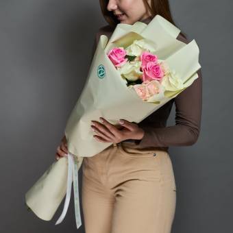 Букет из 9 роз нежный микс 70 см (Россия)