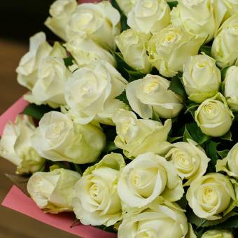 Букет из 51 белой розы Кения (35 см)