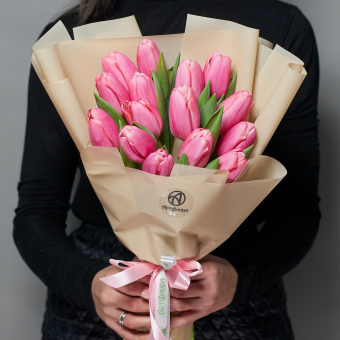 Букет из 15 розовых тюльпанов (Голландия) в корейской упаковке