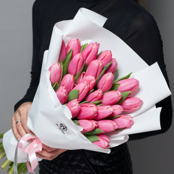 Букет из 25 розовых тюльпанов (Голландия) в корейской упаковке