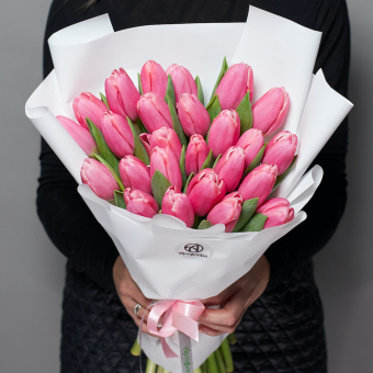 Букет из 25 розовых тюльпанов (Голландия) в корейской упаковке