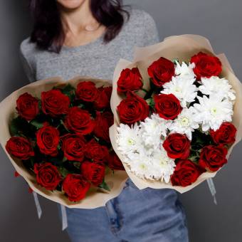 Букет из красных роз и кустовых хризантем - S