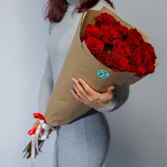 Букет из 15 красных роз 70 см (РФ)